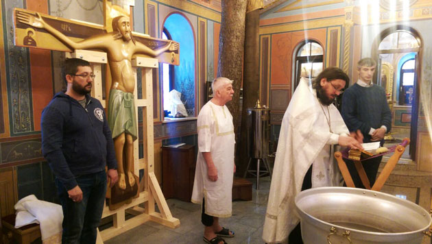 Таинство крещения Рауфа Давудовича Ашурбейли в храме святой Елисаветы
